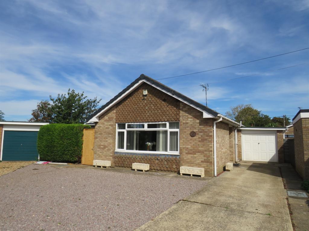 3 bedroom detached bungalow for sale in Mill Way, Friday Bridge