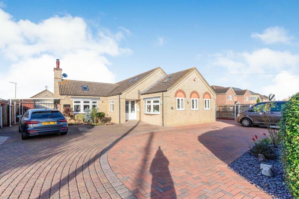 5 bedroom bungalow for sale in Upwell Road, March, PE15