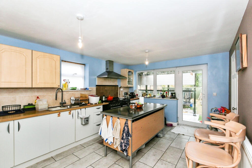 4 bedroom end of terrace house for sale in Russell Avenue, March, PE15