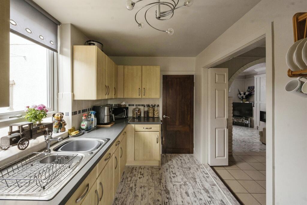 3 bedroom detached house for sale in Athelstane Road, Conisbrough