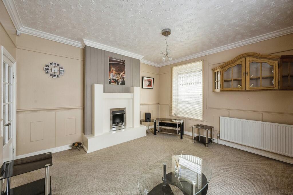 3 bedroom detached house for sale in Athelstane Road, Conisbrough