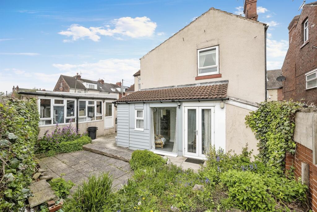 3 bedroom detached house for sale in Athelstane Road, Conisbrough