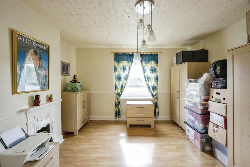 3 bedroom detached house for sale in Athelstane Road, Conisbrough