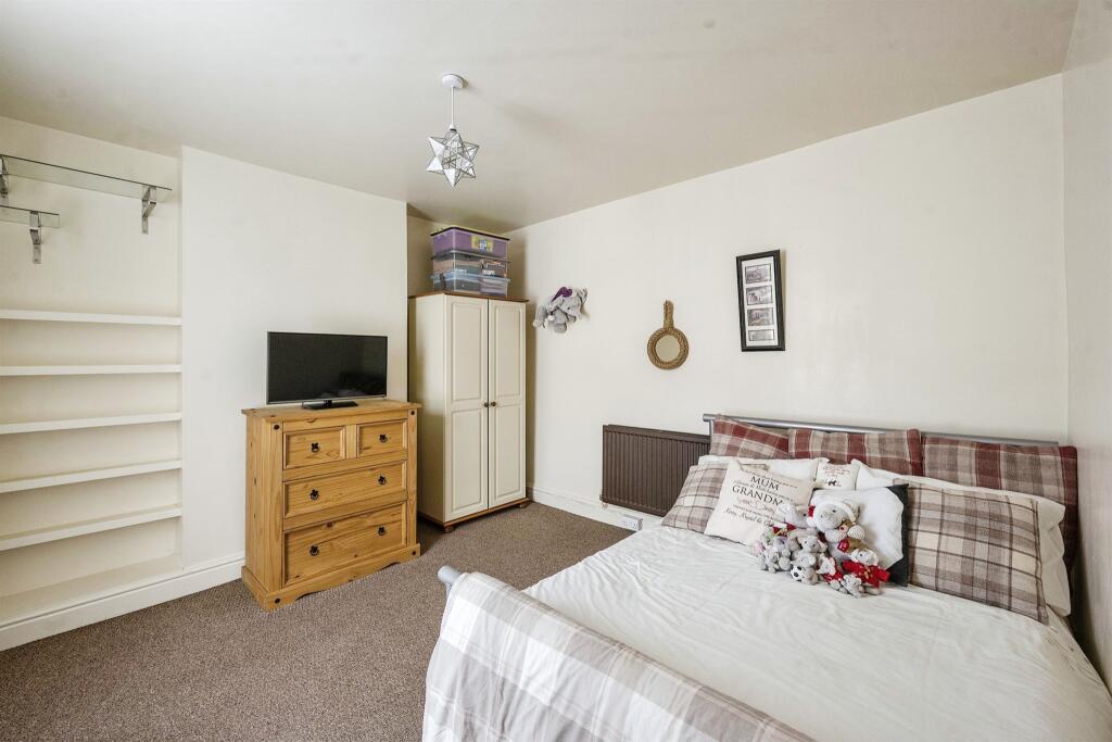 3 bedroom detached house for sale in Athelstane Road, Conisbrough