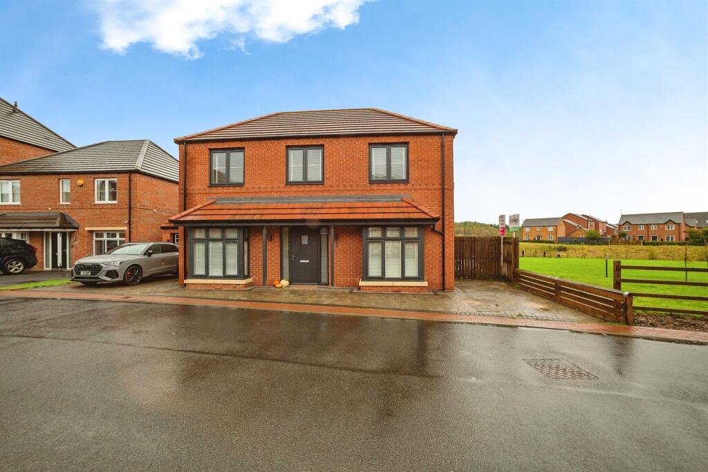 4 bedroom detached house for sale in Drive, Mexborough, S64