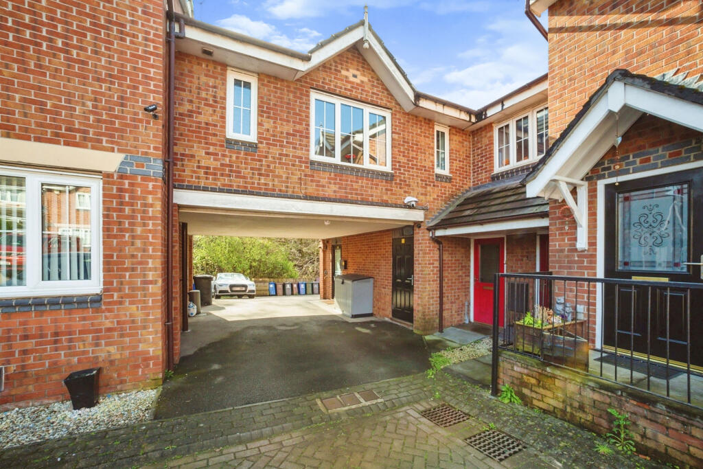 1 bedroom apartment for sale in Lawnwood Drive, Goldthorpe, Rotherham, S63