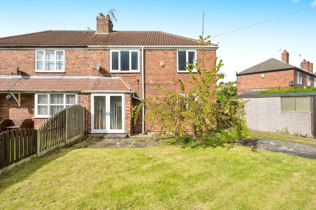 3 bedroom semi-detached house for sale in The Crescent, Conisbrough, Doncaster, DN12
