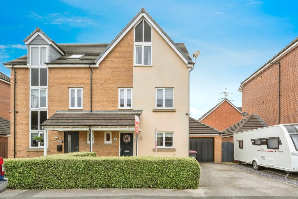 4 bedroom semidetached house for sale in Fircrest Way, WathUpon