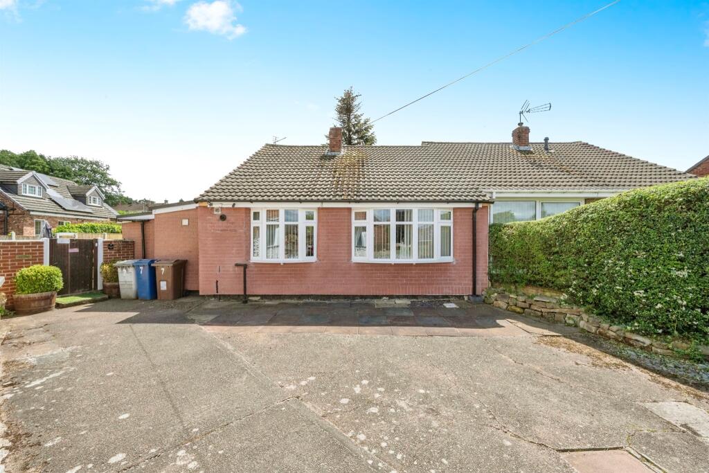 3 bedroom semidetached bungalow for sale in Troutbeck Close, Thurnscoe