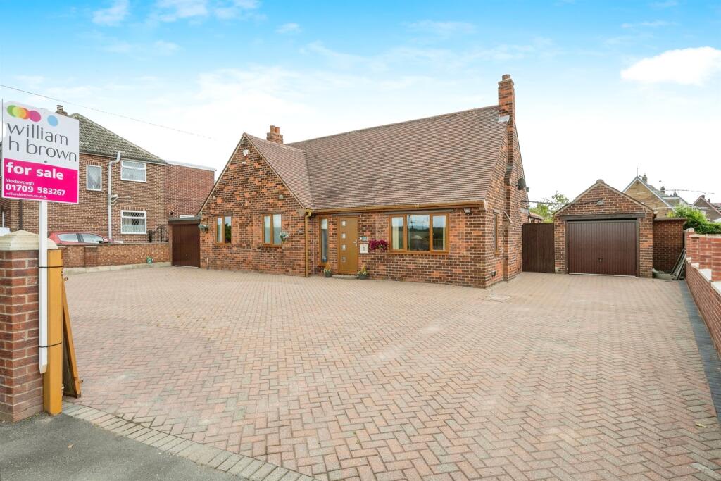 4 bedroom detached bungalow for sale in Clayton Lane, Thurnscoe