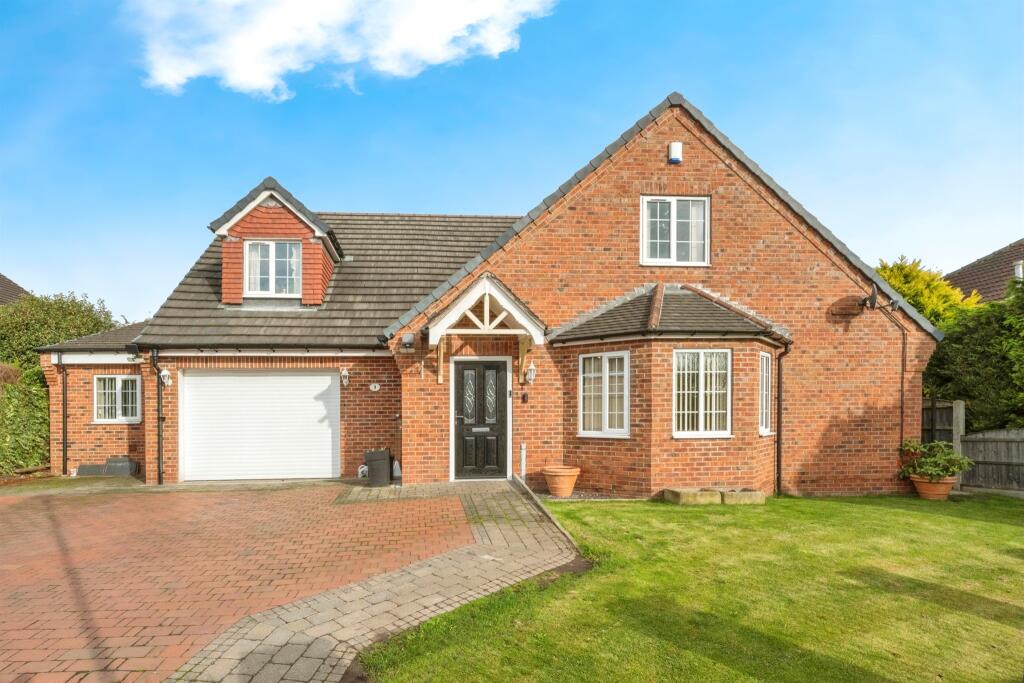 5 bedroom detached bungalow for sale in Lowfield Grove, BoltonUpon