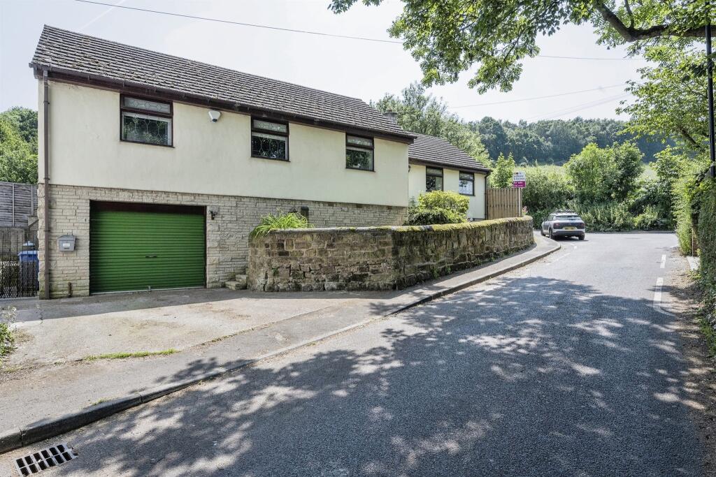 3 bedroom detached bungalow for sale in The Green, Old Denaby, Doncaster, DN12