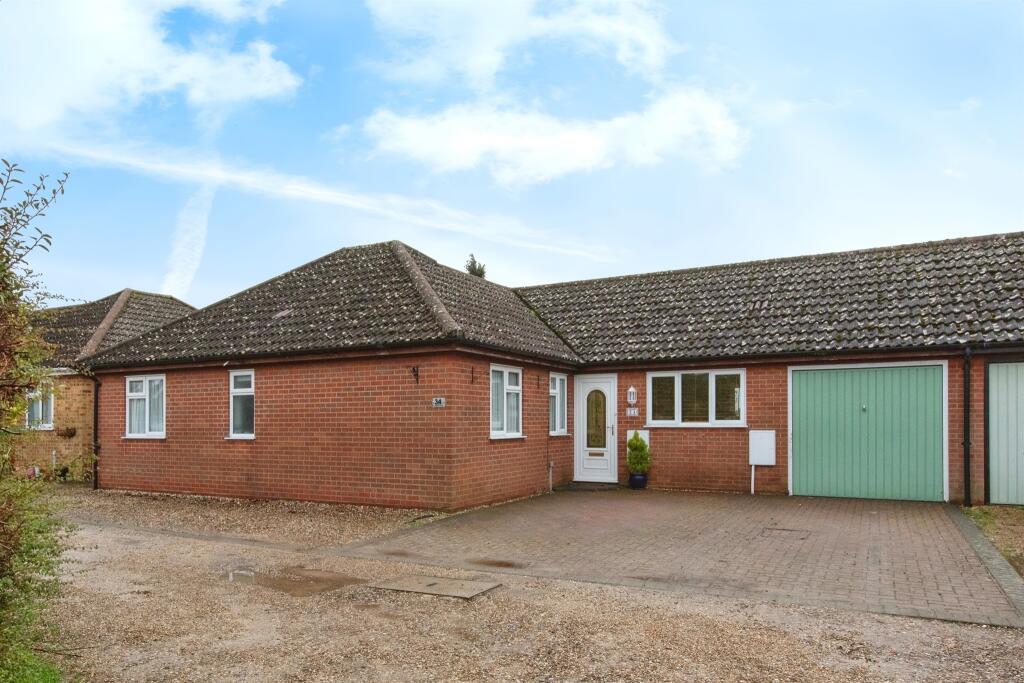 4 bedroom bungalow for sale in Kennedy Road, Isleham, Ely, CB7