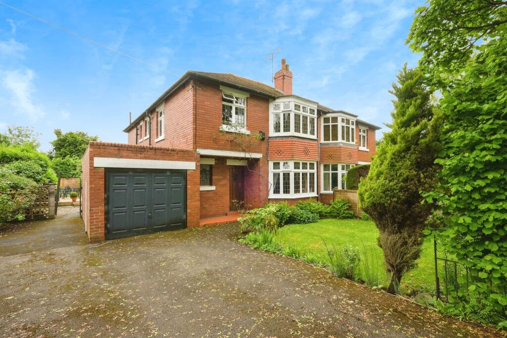 4 bedroom semidetached house for sale in Primley Park Avenue, Leeds, LS17