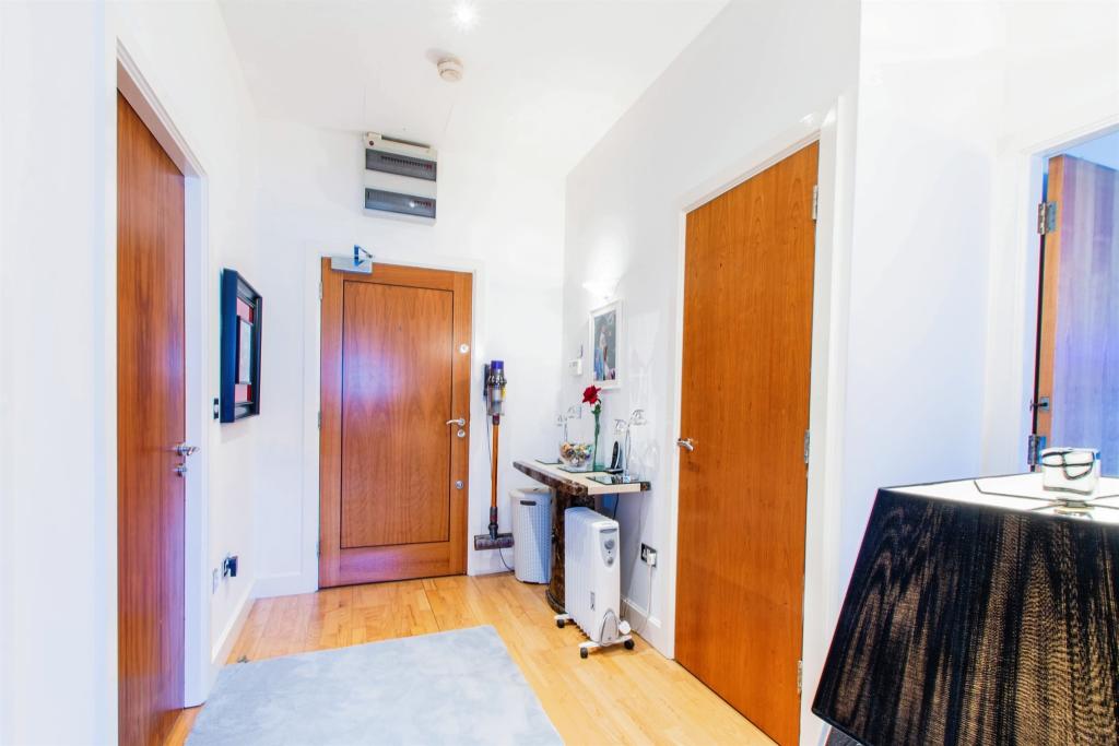 2 bedroom apartment for sale in Cavendish Court, Drighlington, Bradford