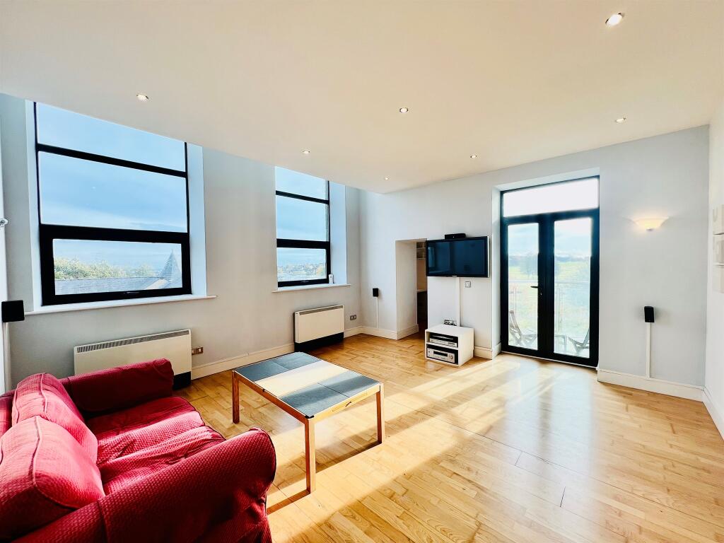 2 bedroom apartment for sale in Cavendish Court, Drighlington, Bradford