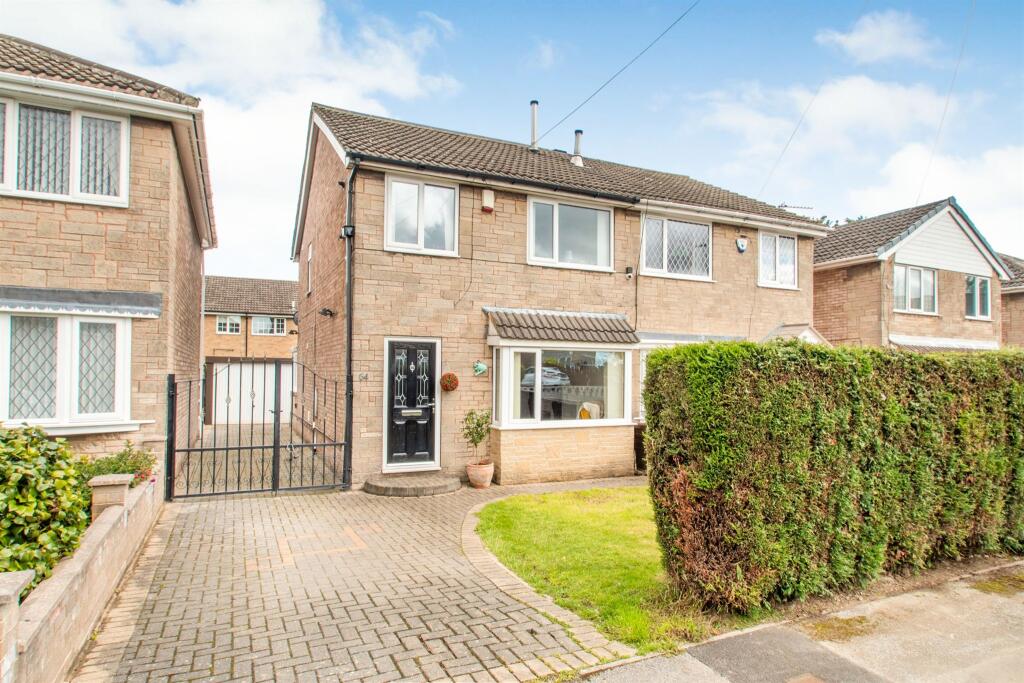 3 bedroom semidetached house for sale in Cherry Tree Walk, East