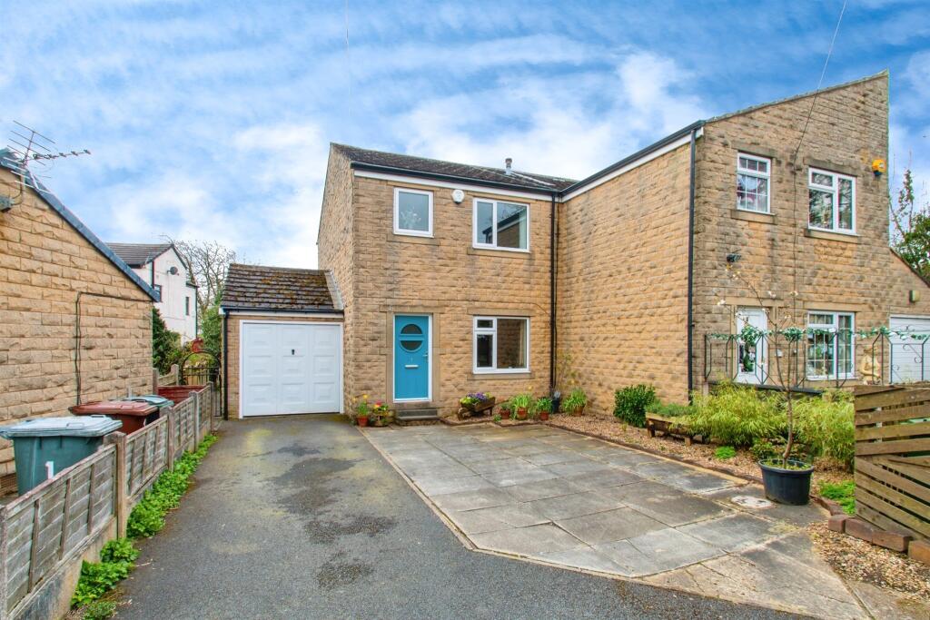 3 bedroom semidetached house for sale in Church Gardens, Gildersome