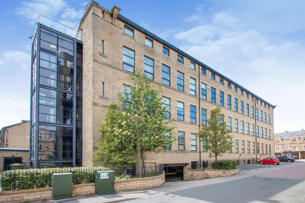 2 bedroom apartment for sale in Cavendish Court, Drighlington, Bradford