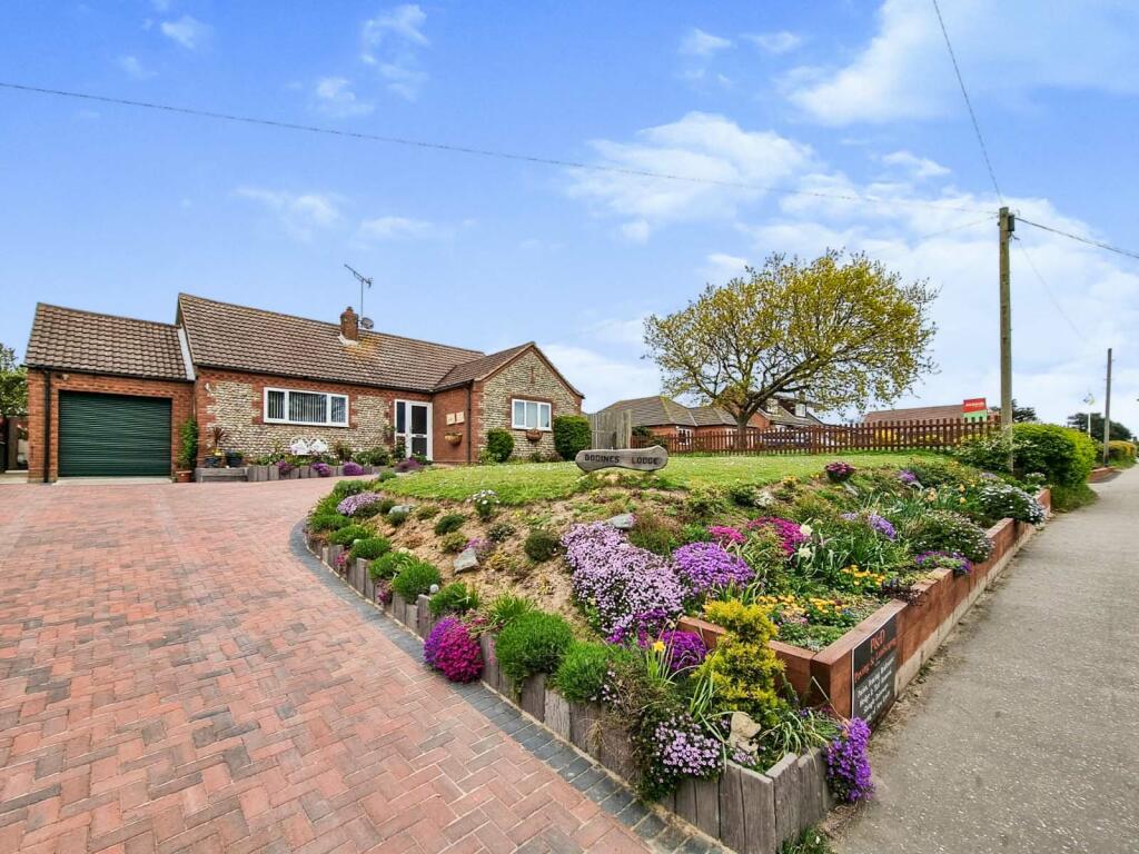 3 bedroom detached bungalow for sale in Walcott Road, Bacton, Norwich, NR12