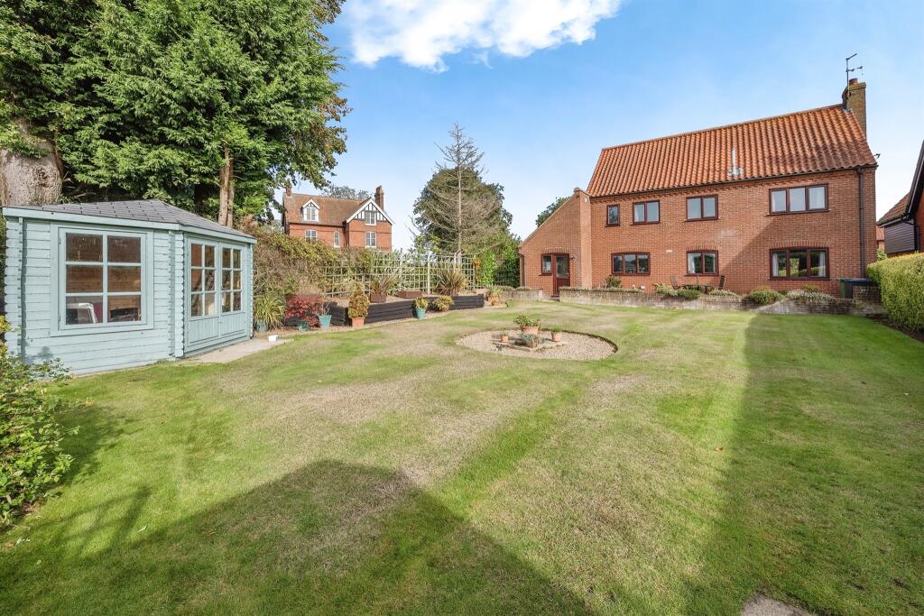 4 bedroom detached house for sale in Brewery Road, Trunch, NR28