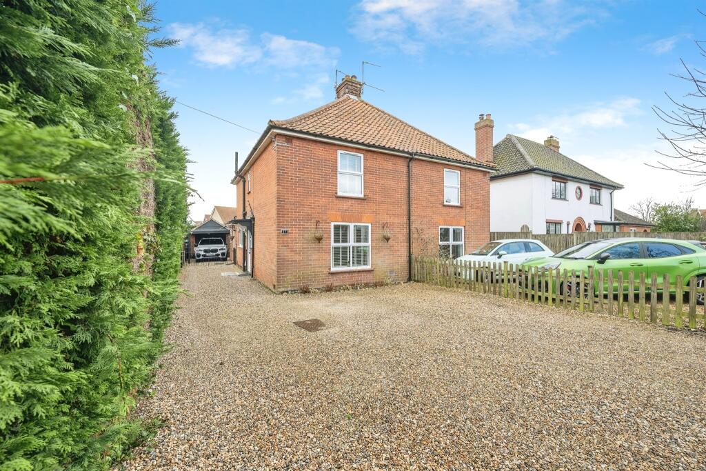 2 bedroom semidetached house for sale in Norwich Road, North Walsham, NR28