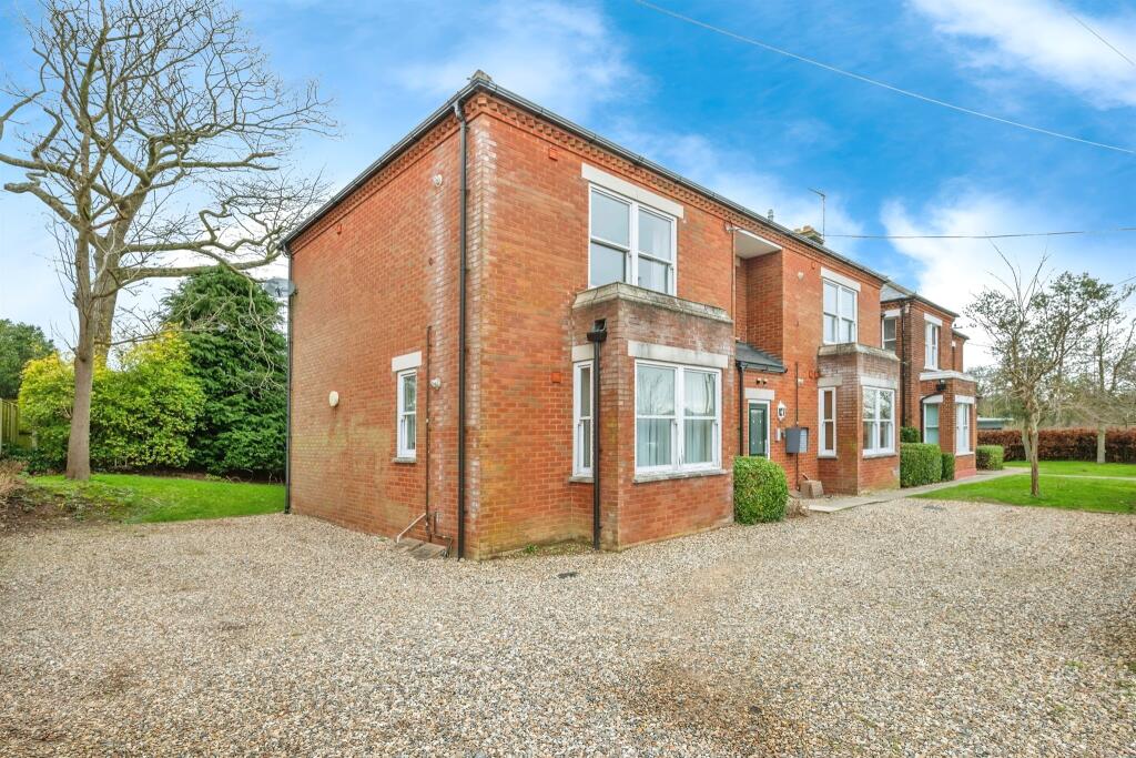 2 bedroom flat for sale in Station Road, North Walsham, NR28