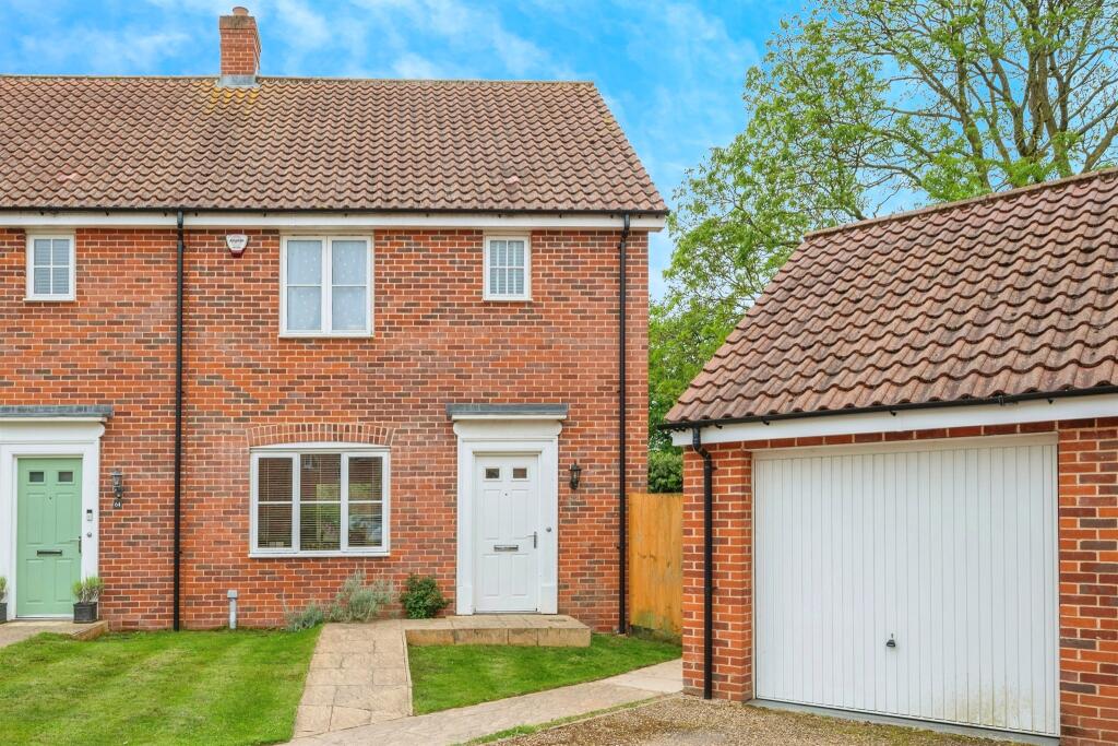 3 bedroom semidetached house for sale in Kemp Road, North Walsham, NR28