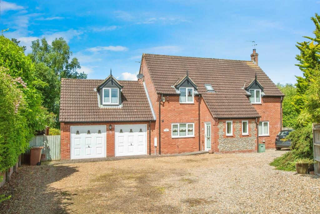 5 bedroom detached house for sale in Elderton Lane, Antingham, North