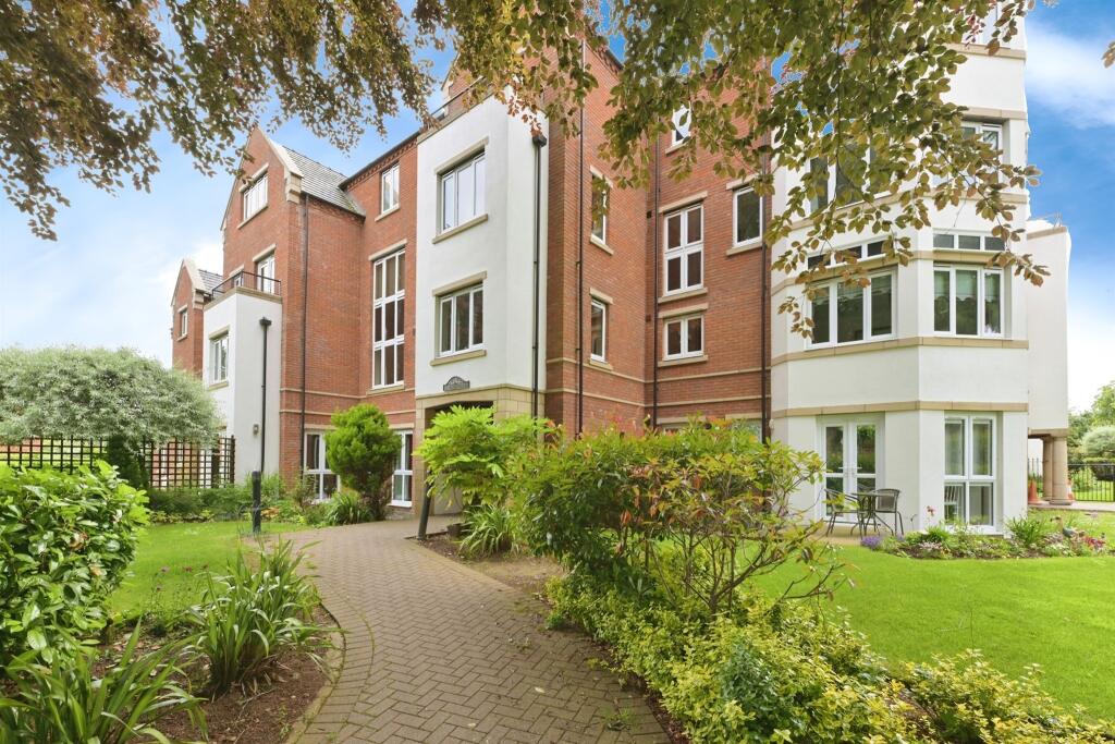 1 bedroom flat for sale in Harlestone Road, Northampton, NN5