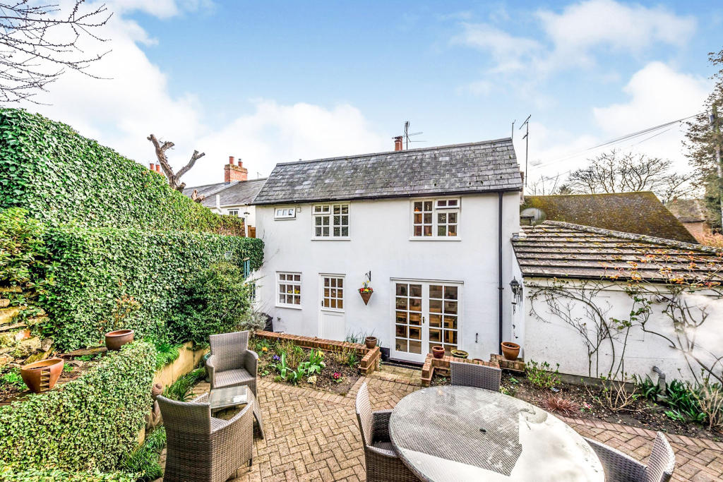 4 bedroom detached house for sale in Sutton Street, Flore, Northampton, NN7