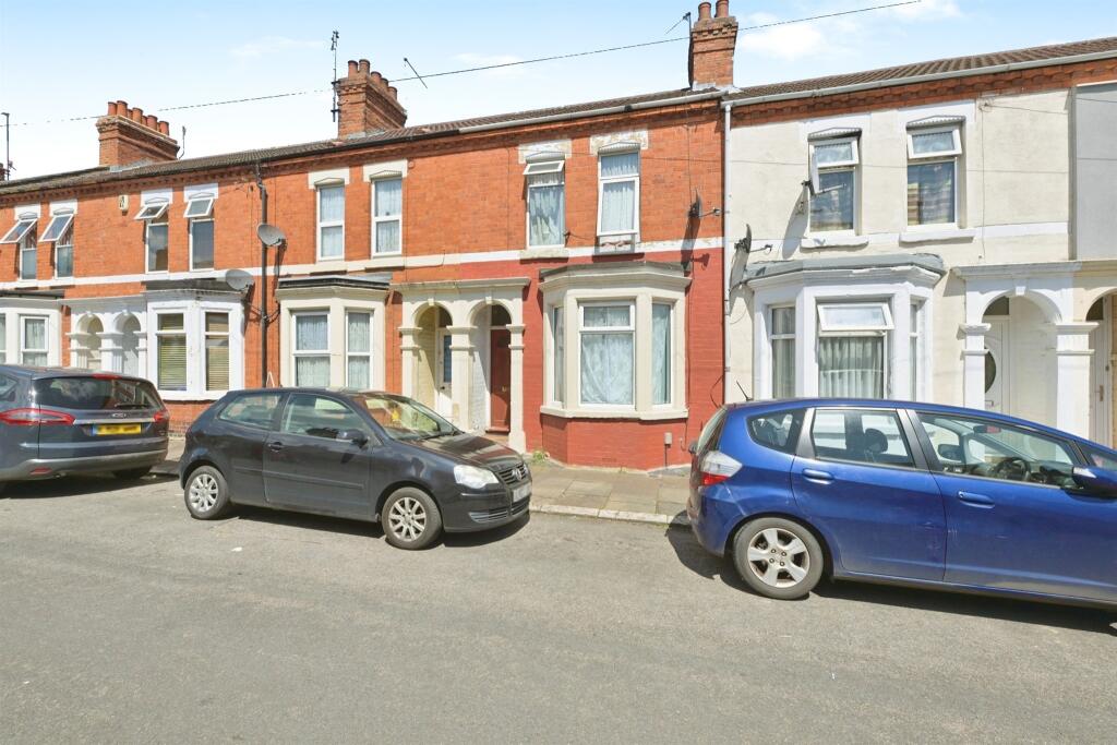 3 bedroom terraced house for sale in Newcombe Road, Northampton, NN5