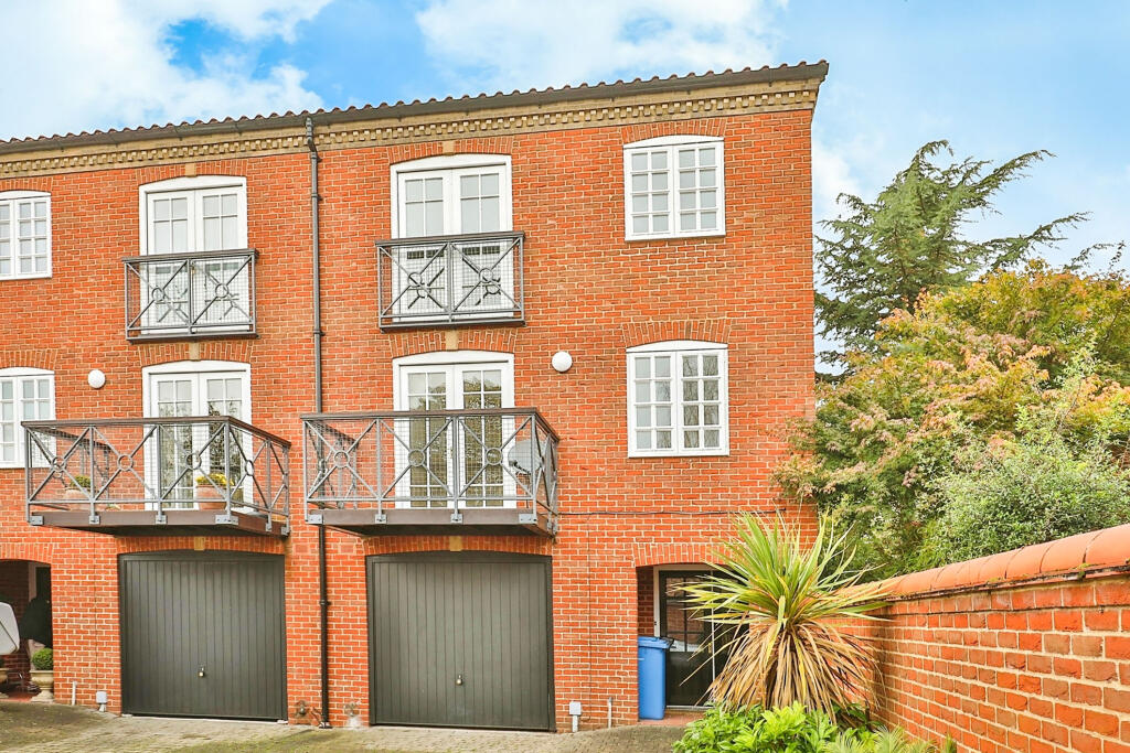 3 bedroom town house for sale in Bracondale Millgate, Norwich, NR1