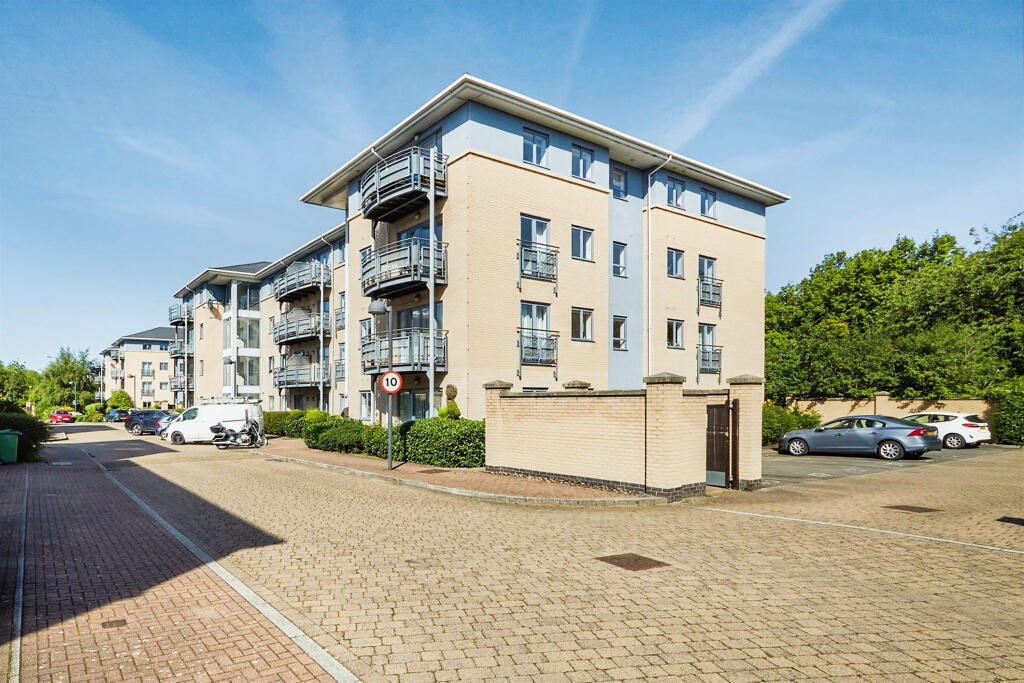 2 bedroom apartment for sale in The Quays, Castle Quay Close