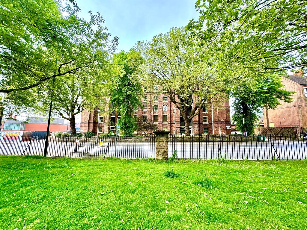 1 bedroom flat for sale in Park View Court, Nottingham, NG1