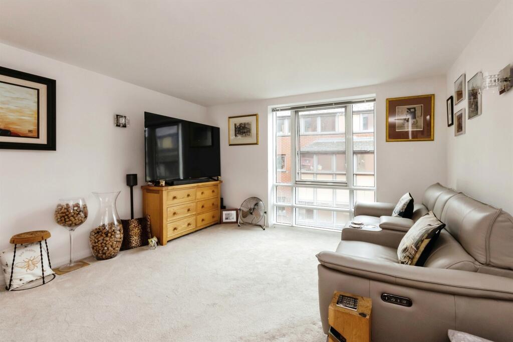 2 bedroom apartment for sale in Halifax Place, Nottingham, NG1