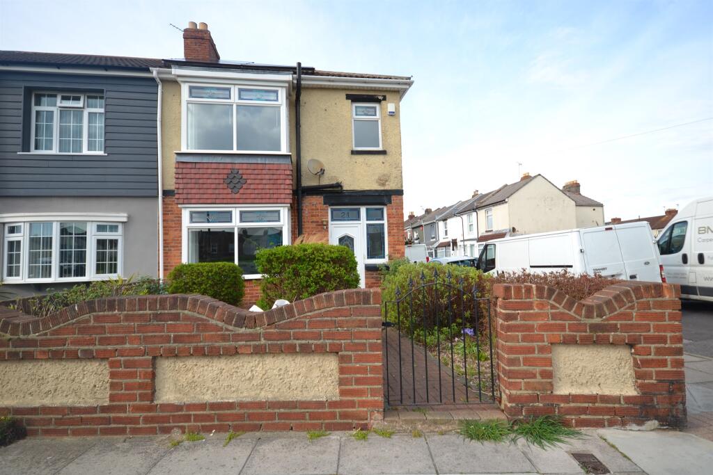 3 bedroom end of terrace house for sale in Burrfields Road, Portsmouth, PO3