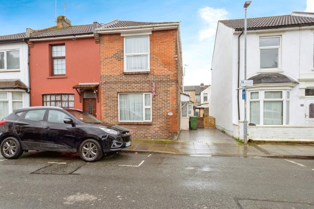 3 bedroom end of terrace house for sale in Knox Road, Portsmouth, PO2