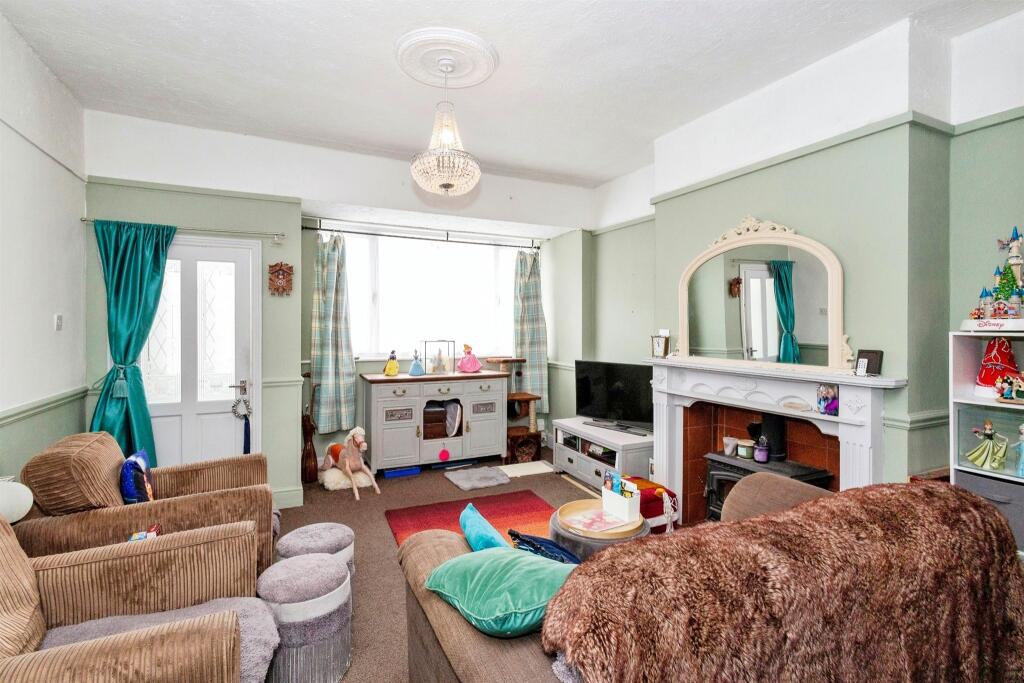 3 bedroom terraced house for sale in Chichester Road, Portsmouth, PO2