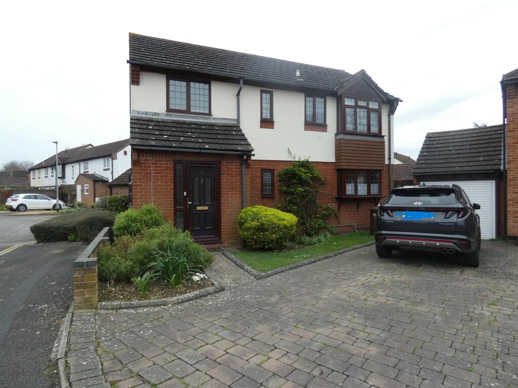 4 bedroom detached house for sale in Yardley Close, Portsmouth, PO3