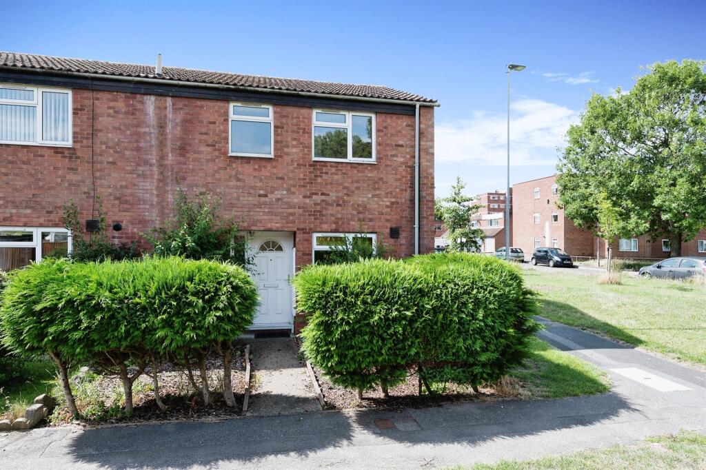 3 bedroom end of terrace house for sale in De Lisle Close, Portsmouth, PO2