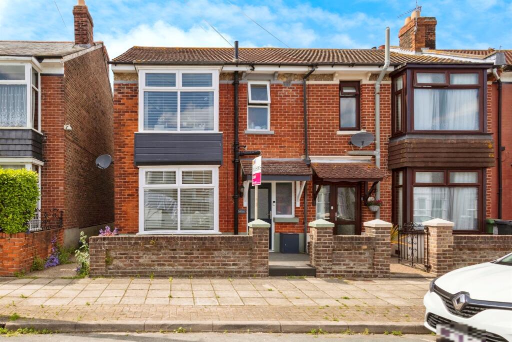 3 bedroom end of terrace house for sale in Romsey Avenue, Portsmouth, PO3