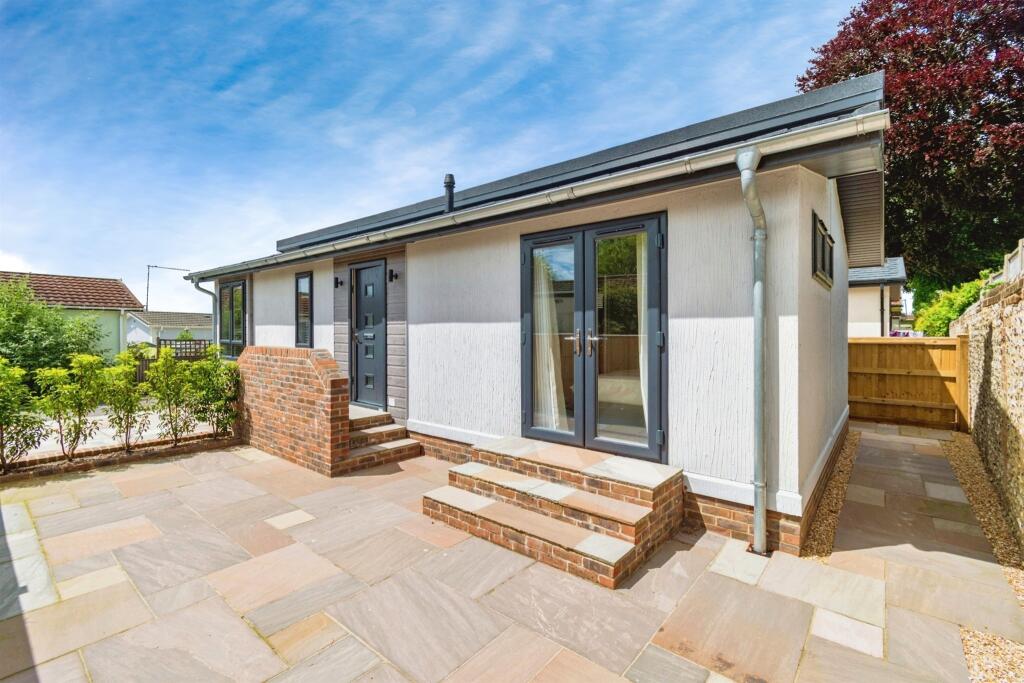 1 bedroom detached bungalow for sale in The Dean, Alresford, SO24