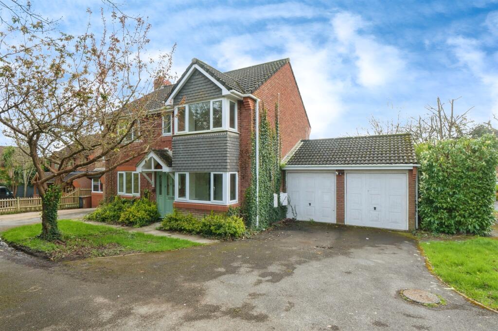 4 bedroom detached house for sale in Rufus Close, Rownhams, Southampton, SO16