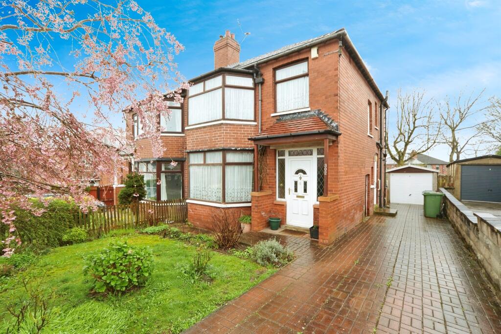 Main image of property: Oakwood Lane, Leeds