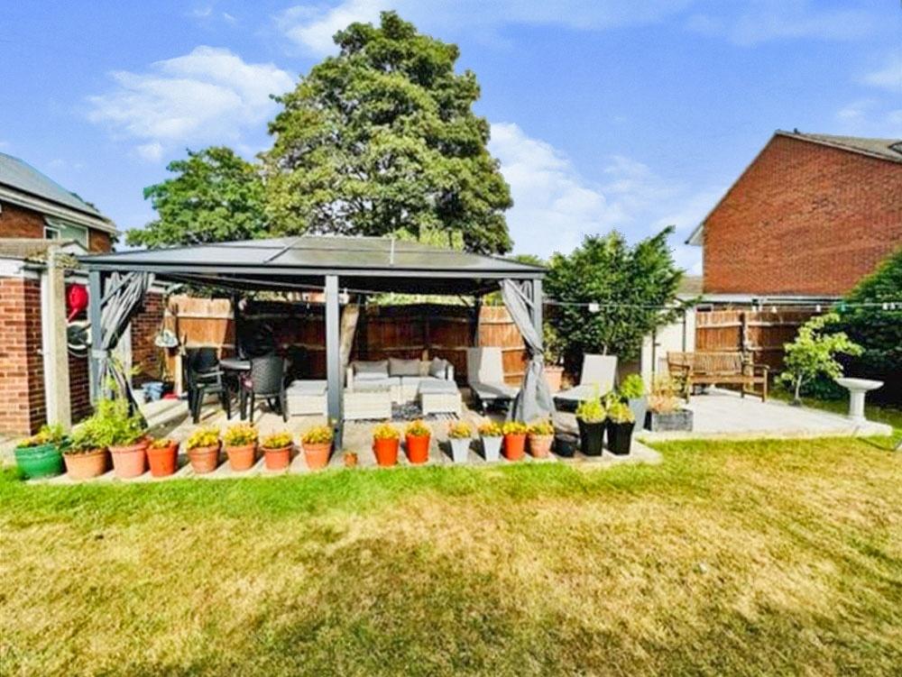 3 bedroom semidetached house for sale in Atherstone Avenue