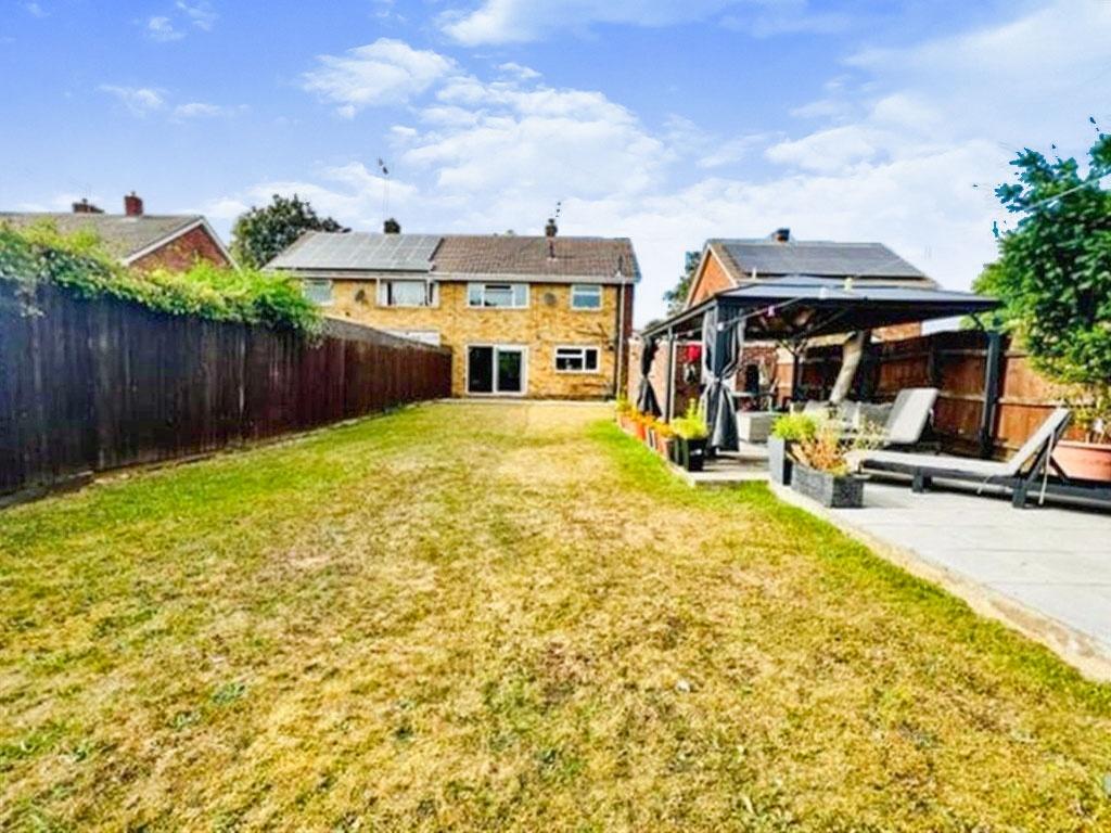 3 bedroom semidetached house for sale in Atherstone Avenue