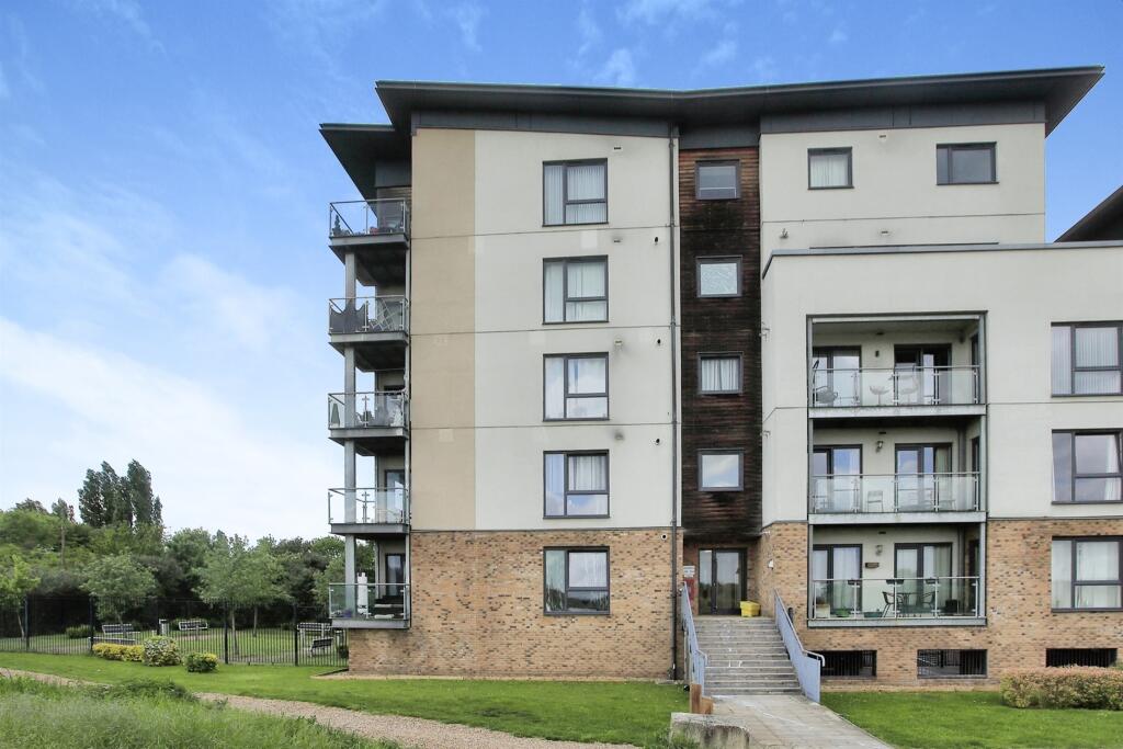 2 bedroom apartment for sale in Hammonds Drive, Peterborough, PE1