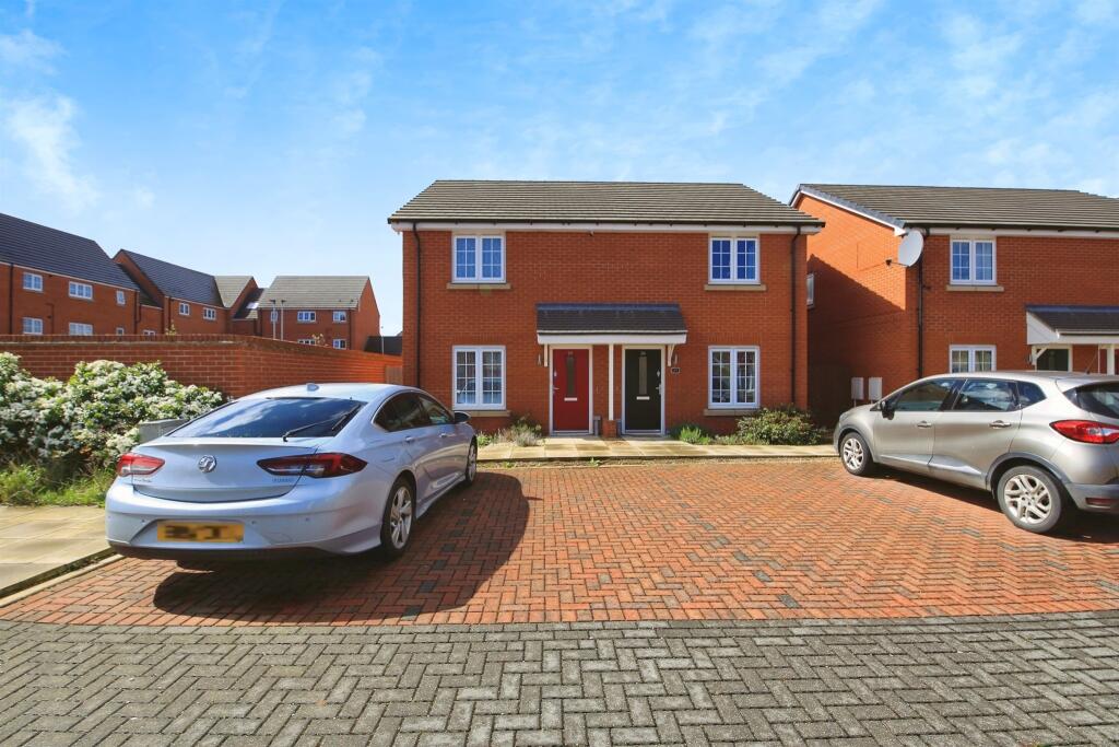 2 bedroom semi-detached house for sale in Wolf Square, Peterborough, PE1