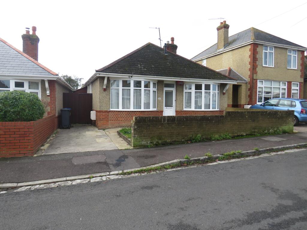 2 bedroom detached bungalow for sale in Heath Road, Salisbury, SP2